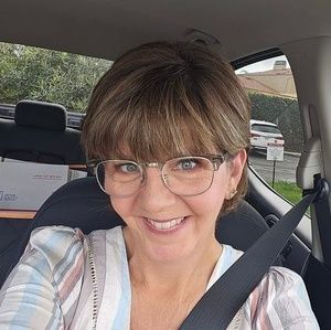 Meet your Posher, Leslie